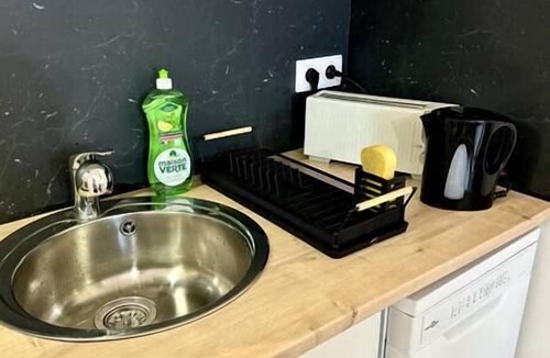 Loriol-sur-Drome Apartment | Lovely downtown studio