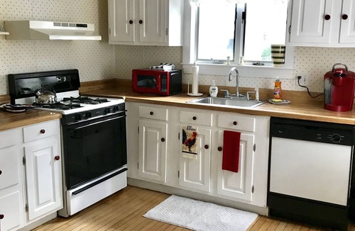 Beverly House | Lovely Downtown Beverly