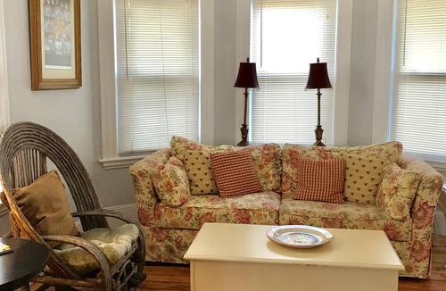 Beverly House | Lovely Downtown Beverly