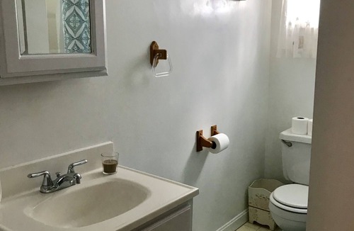 Beverly House | Lovely Downtown Beverly