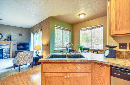 Dundee House | Lovely Dundee Home w/Private Yard & Fire Pit!