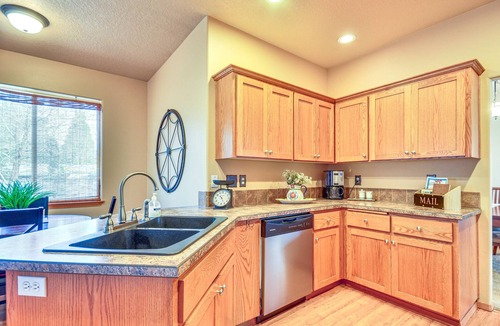 Dundee House | Lovely Dundee Home w/Private Yard & Fire Pit!