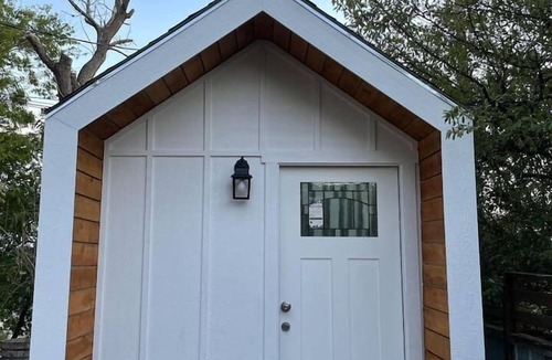 Rosewood House | Lovely East Austin Tiny Home!