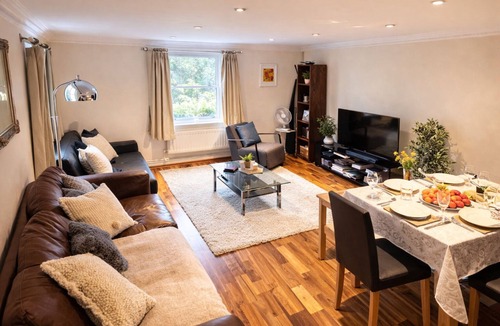 Queen's Gate Apartment | Lovely Elegant Kensington 2 bed - Walk everywhere