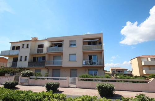 Portiragnes-Plage Apartment | Lovely Flat for 2 Persons, Wifi , AIRCO, wonderfull view of the sea from the balcony, 20 m from.