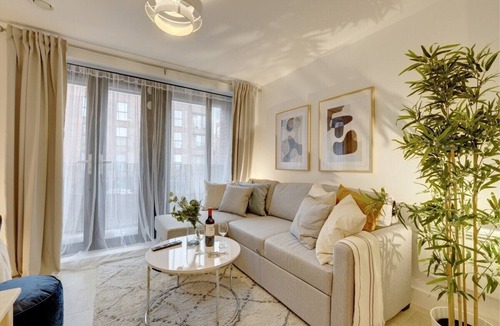 Gloucester Apartment | Lovely Flat in Kiln Close with Free Parking