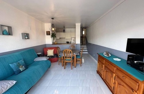 Roses Town Center Apartment | Lovely flat with pool and mountain views AV 28