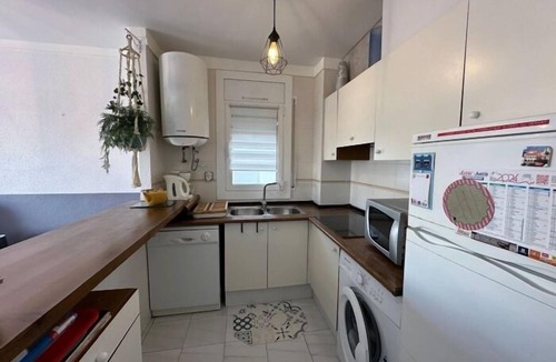 Roses Town Center Apartment | Lovely flat with pool and mountain views AV 28