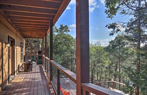 Lost Bridge Village Cabin | Lovely Garfield Cabin w/Direct Beaver Lake Access