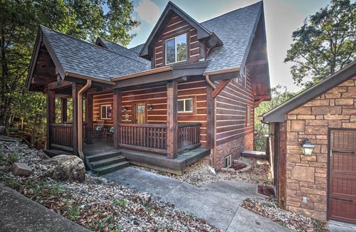 Lost Bridge Village Cabin | Lovely Garfield Cabin w/Direct Beaver Lake Access