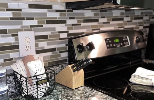 Far North Dallas Condo | Lovely Get-away condo with King Bed/ Washer & Dryer included