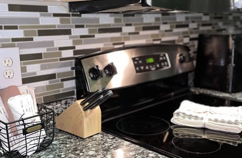 Far North Dallas Condo | Lovely Get-away condo with King Bed/ Washer & Dryer included