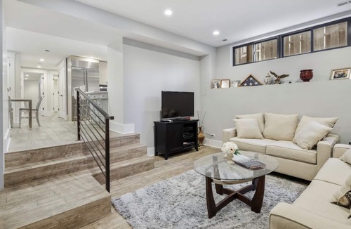 North Center Apartment | Lovely getaway 2BR 2BA Apartment near Wrigley Field