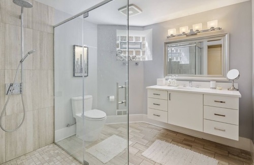 North Center Apartment | Lovely getaway 2BR 2BA Apartment near Wrigley Field