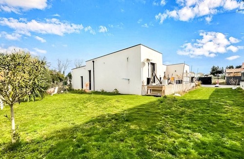 Saint-Cesaire-de-Gauzignan House | Lovely home in Saint-Césaire-de-Gauzi with WiFi