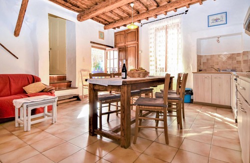 Saint-Victor-la-Coste House | Lovely home in Saint Victor la Coste with WiFi