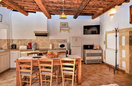 Saint-Victor-la-Coste House | Lovely home in Saint Victor la Coste with WiFi