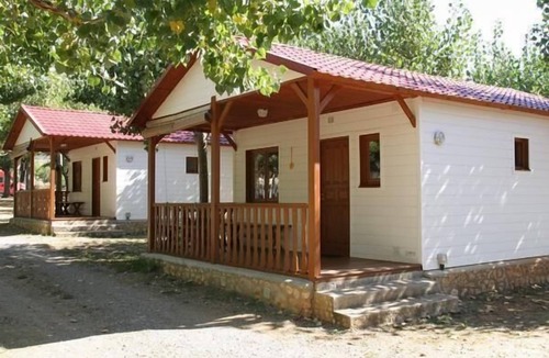 La Puebla de Roda House | Lovely Holiday House in Isábena with Common Pool