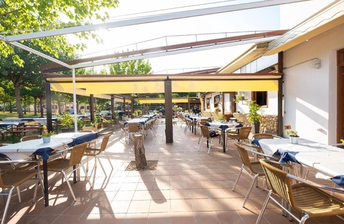 La Puebla de Roda House | Lovely Holiday House in Isábena with Common Pool