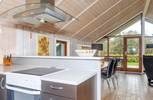 Sillerslev Cottage | Lovely holiday home with spa and activity room – just 300 m from the Limfjord