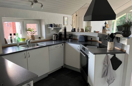 Hvidbjerg Strand House | Lovely holiday home 350 meters from Høll Strand