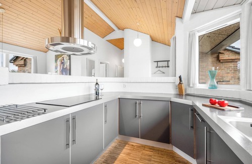 Ringkobing House | Lovely holiday home with Hot tub, sauna and space for 8 people