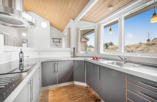 Ringkobing House | Lovely holiday home with Hot tub, sauna and space for 8 people
