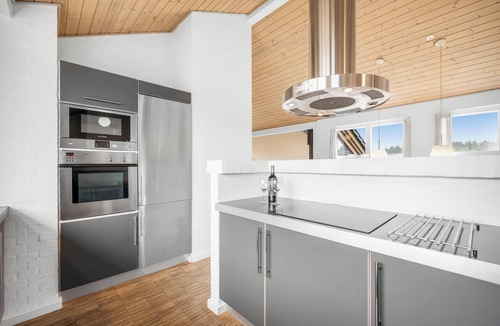 Ringkobing House | Lovely holiday home with Hot tub, sauna and space for 8 people