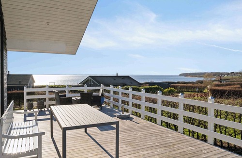 Bøjden House | Lovely holiday home with sea view