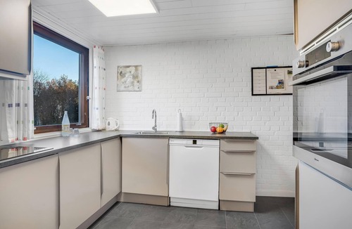 Ronbjerg House | Lovely holiday home with wilderness bath and a view of the fjord.