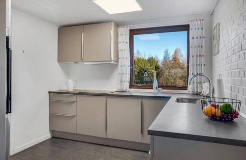 Ronbjerg House | Lovely holiday home with wilderness bath and a view of the fjord.