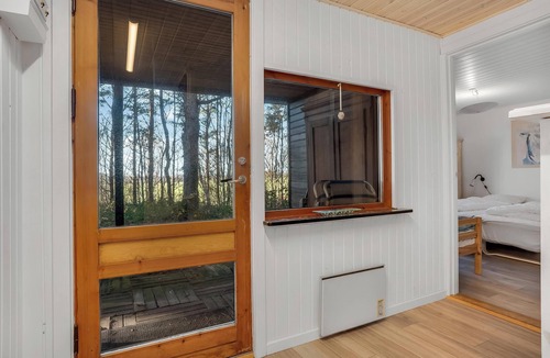 Ronbjerg House | Lovely holiday home with wilderness bath and a view of the fjord.