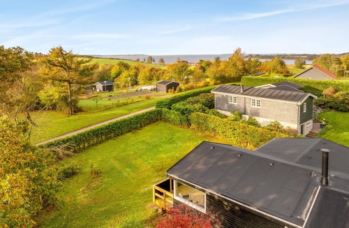 Ronbjerg House | Lovely holiday home with modern facilities, close to the water.