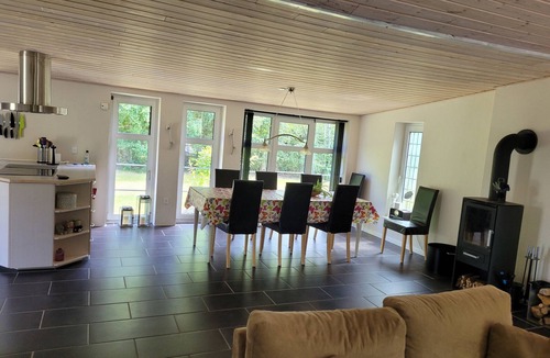 Hou House | Lovely holiday home with spa and hot tub outside