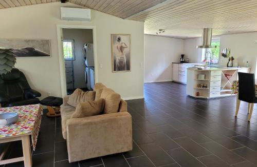 Hou House | Lovely Holiday Home With Spa And Hot Tub Outside