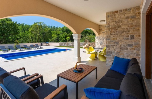 Sveti Vid Dobrinjski House | Lovely home in Sveti VidDobrinjski with WiFi