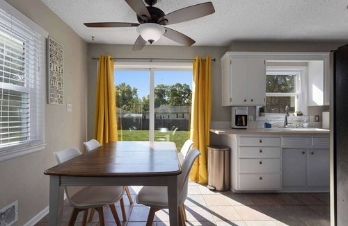 Lee's Summit House | Lovely Home 4 KingBeds Pets Welcome Firepit