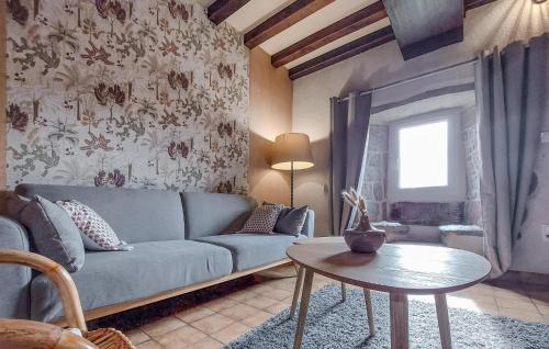 Tremblay House | Lovely Home In Tremblay With Kitchen