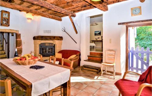 Saint-Victor-la-Coste House | Lovely Home In Saint Victor La Coste With Wifi