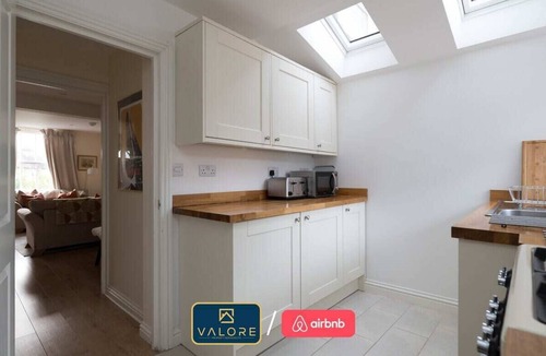 Central Milton Keynes House | Lovely Home, Great Location & Superb Value!
