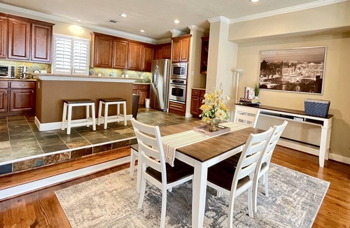 Montrose House | Lovely home - Great location River Oaks Houston Texas