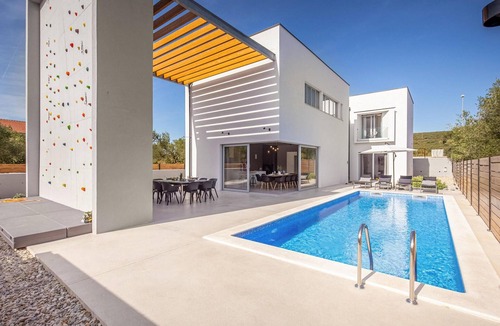 Sveti Petar House | Lovely home in Sveti Filip i Jakov