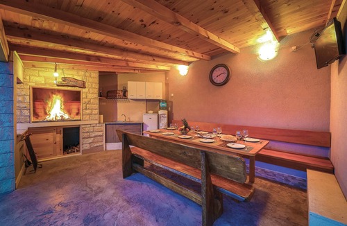 Kastel Kambelovac House | Lovely home in Kastel Kambelovac