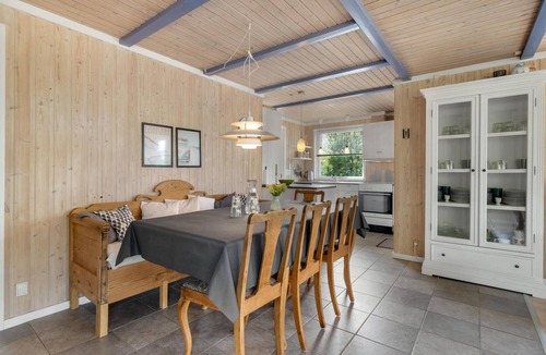 Oster Somarken House | Lovely home in Aakirkeby with kitchen