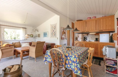 Oster Somarken House | Lovely home in Aakirkeby with kitchen
