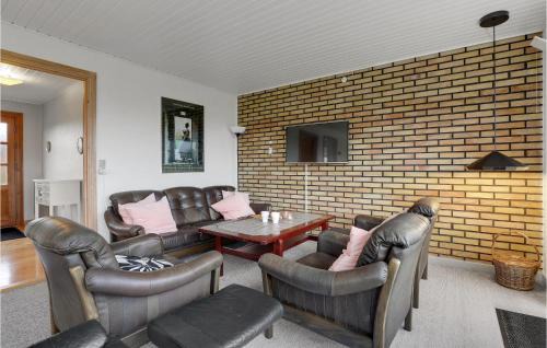 Boderne House | Lovely Home In Aakirkeby With Wifi