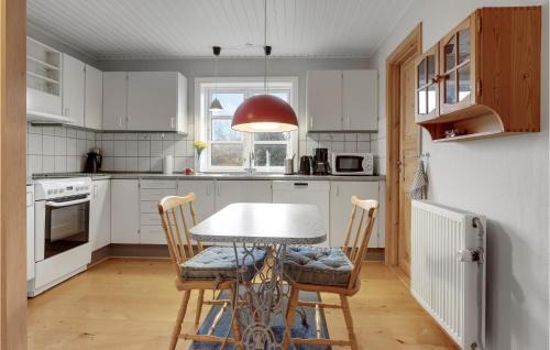 Boderne House | Lovely Home In Aakirkeby With Wifi