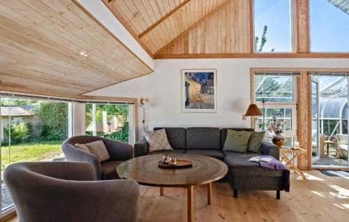 Hvidbjerg Strand House | Lovely Home In Børkop With Wifi