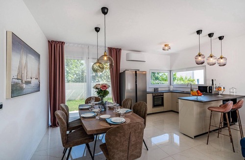 Rab House | Lovely home in Barbat with sauna