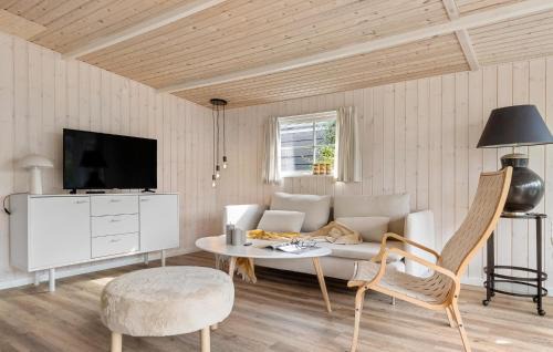 Bjert House | Lovely Home In Bjert With Kitchen